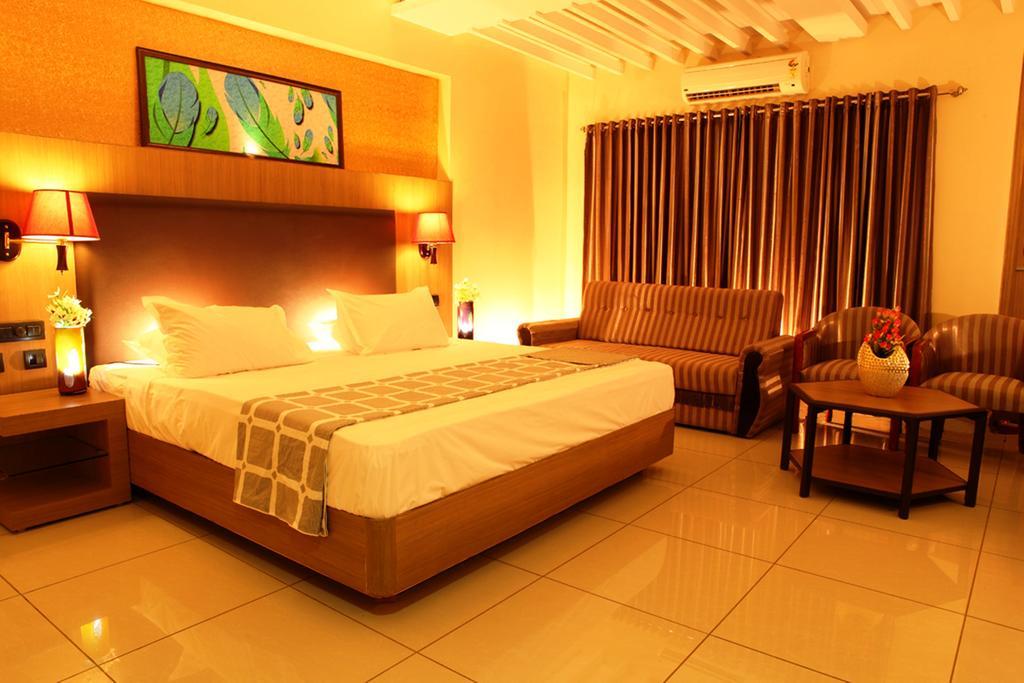 Femina Hotel Tiruchirappalli Екстер'єр фото