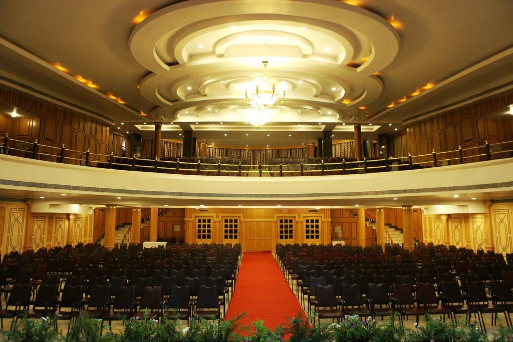 Femina Hotel Tiruchirappalli Екстер'єр фото