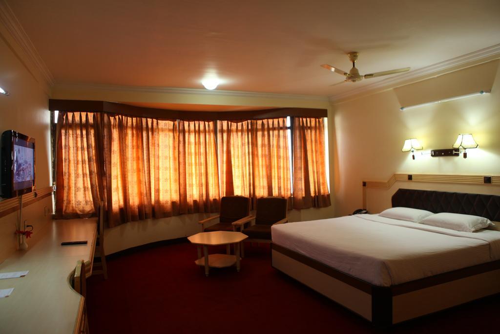Femina Hotel Tiruchirappalli Екстер'єр фото